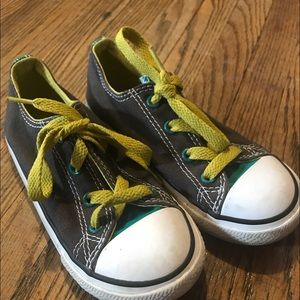 Kids Converse toddler size 10 Sneaker